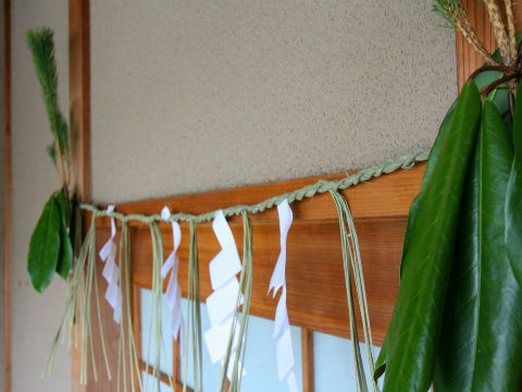 地方の門松 は昔からの 松 と ユズリハ で正月飾り 四季のmyガーデン